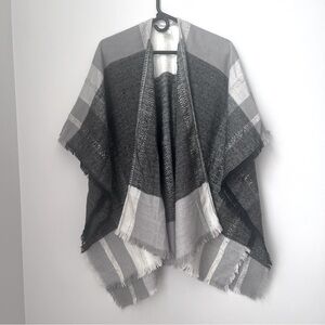 Francesca's Gray and White plaid Wrap OS Shaw